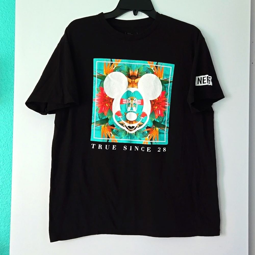 Neff Disney Collection Mickey Face on a Floral Print in Black T-shirt, size L